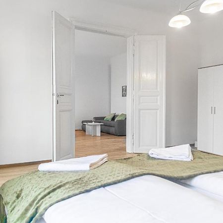 Welcoming 2Br Apt. Near Akh- Perfect For Longstays Bécs Kültér fotó